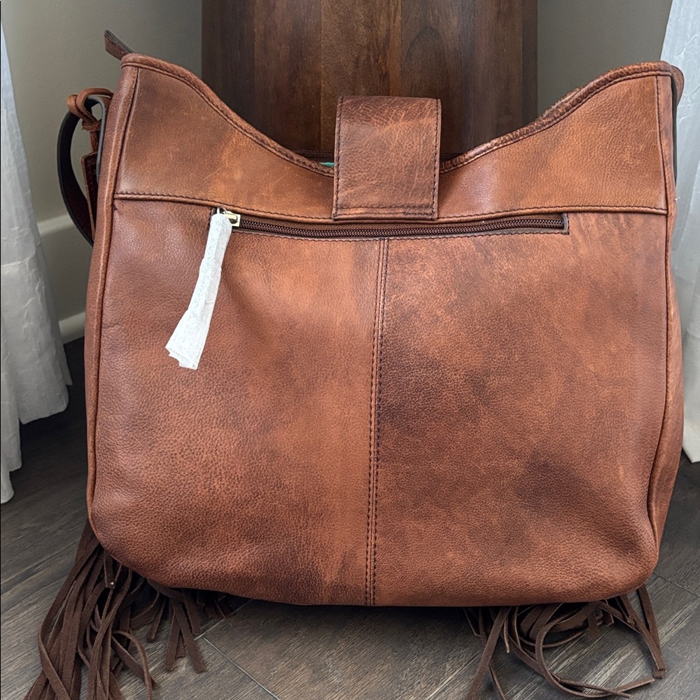 Ariat Betsy Shoulder Bag,distressed leather,fringe,snap top,concho, zip pocket - Picture 9 of 13